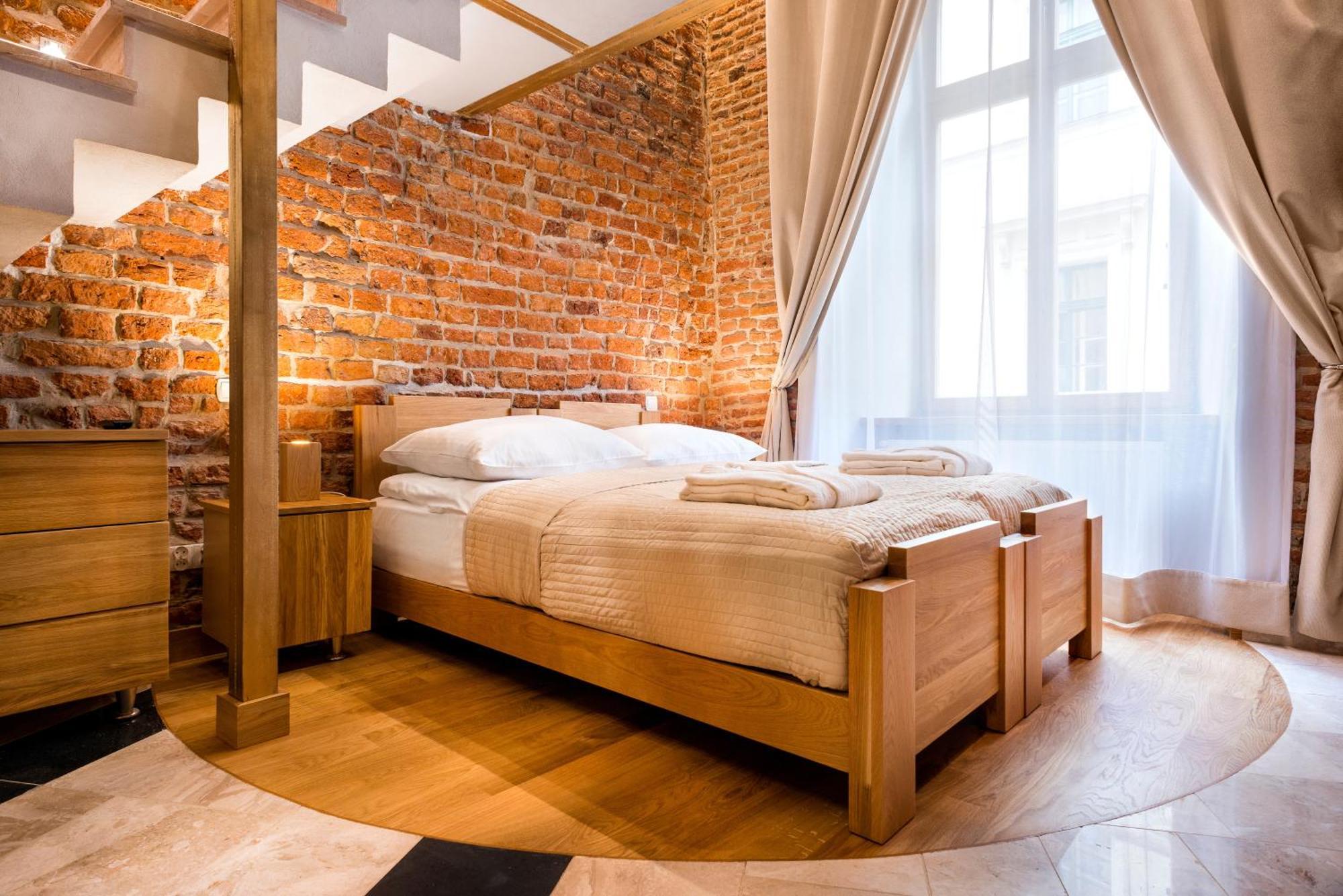 Stare Aparthotel 4*